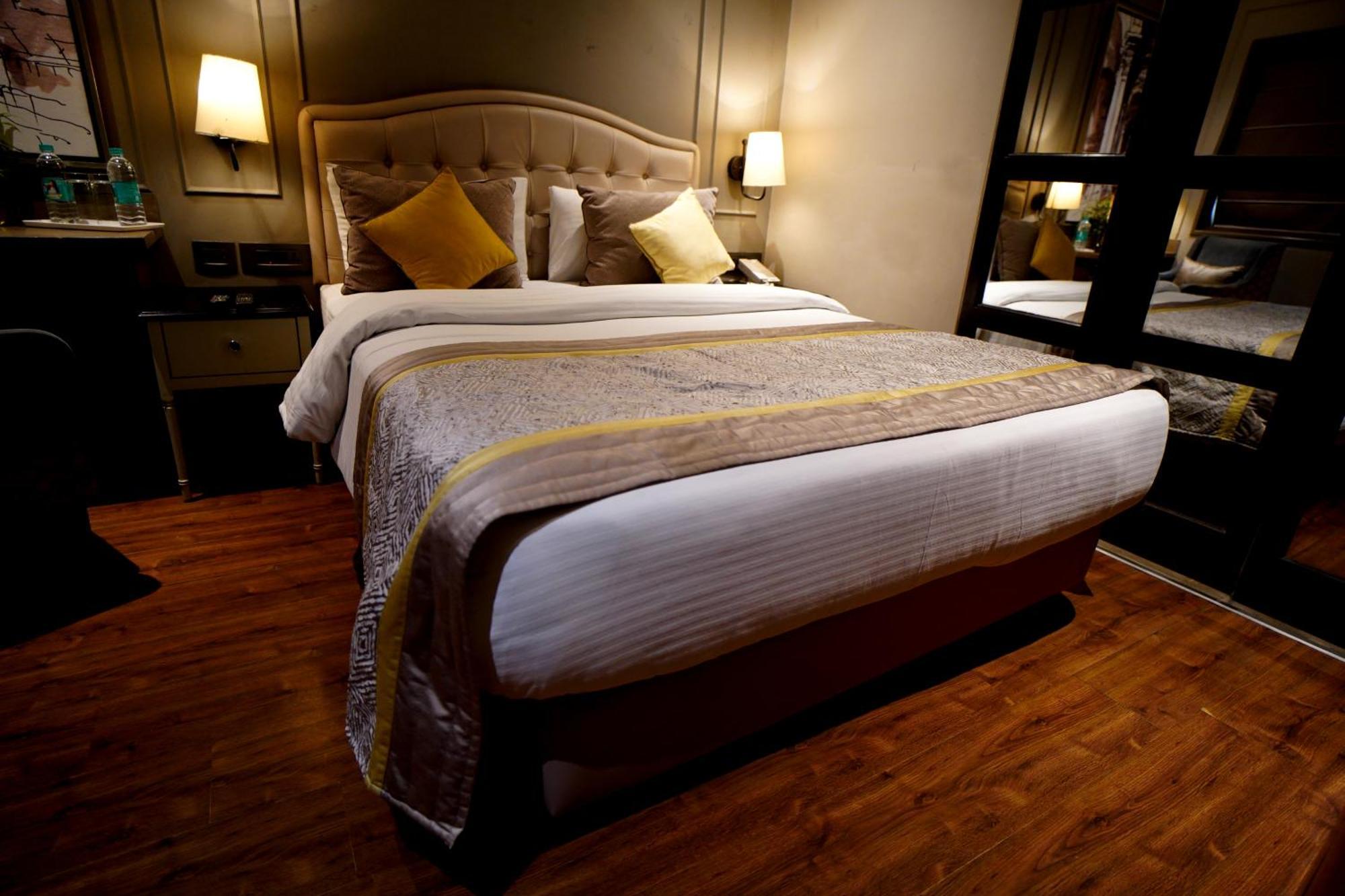 The Corus Hotel New Delhi Luaran gambar
